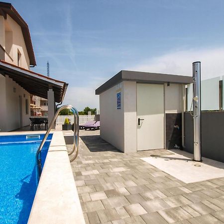 Wohnung Mit Grill, Pool Und Terrasse Štinjan Exterior foto